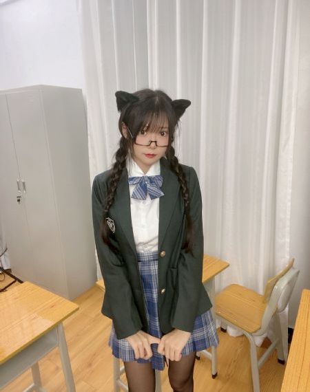 性感的老师免费_BD韩语电影免费在线