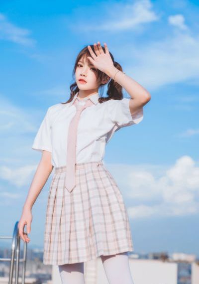 一面亲上边一面膜下边v_暖暖免费观看视频