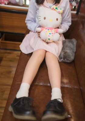 希岛爱理2次被水电工男人团_JVID性感写真
